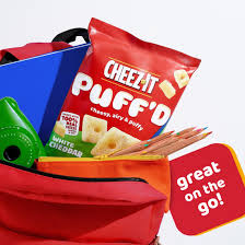 Cheez-It Puff’d White Cheddar 6 × 85 g multipack – light, airy, oven-baked cheese snacks.