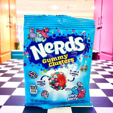 Nerds Gummy Clusters Very Berry 141g bag – chewy centre with crunchy berry candy coating