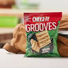 Cheez-It Grooves White Cheddar 6 × 92 g multipack – crunchy baked cheese crackers with ridged texture.