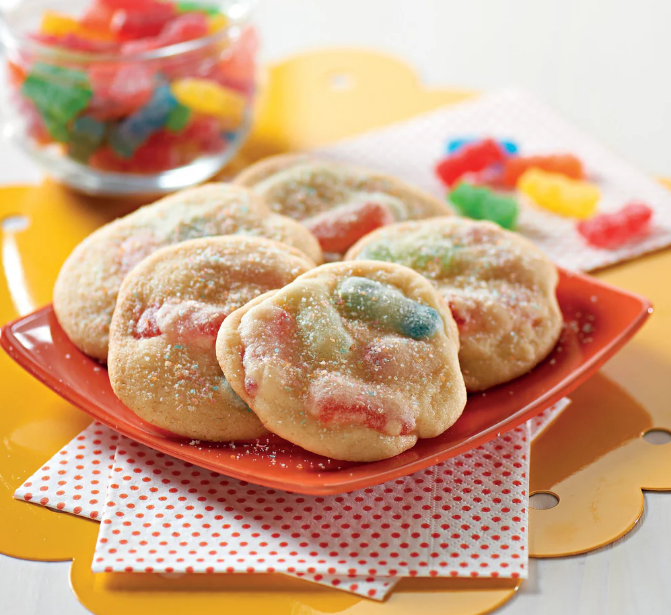 Sour Patch Kids Peg Bags (226g) featuring colorful, sour-coated gummy candies with a sweet center.